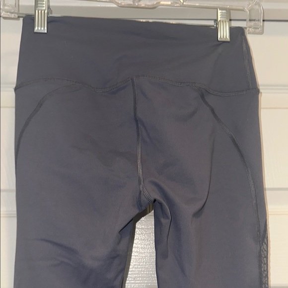 Victoria Sport Knockout Capri Leggings - Picture 7 of 10